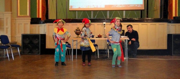 Teatergruppen på Skruvs barnverksamhet deltar i Máslenitsa i Helsingborg