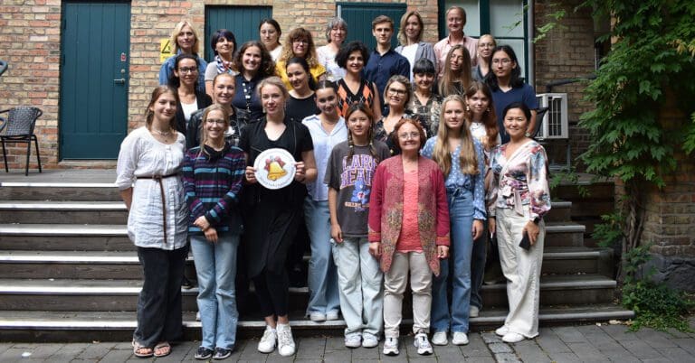 Personalen på Skruvs ryska barnverksamhet från olika städer på personalkonferens i Lund 26 augusti 2023.