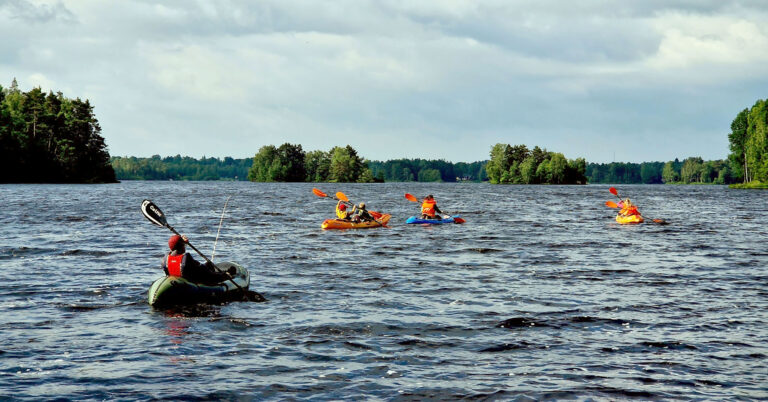 kanoter på en sjö
