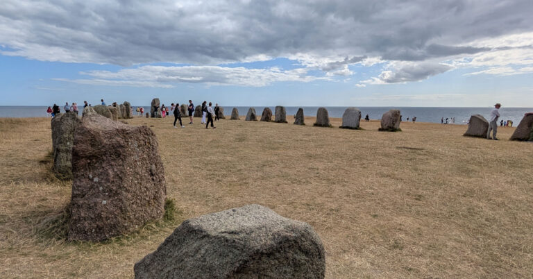 fält med stora stenar